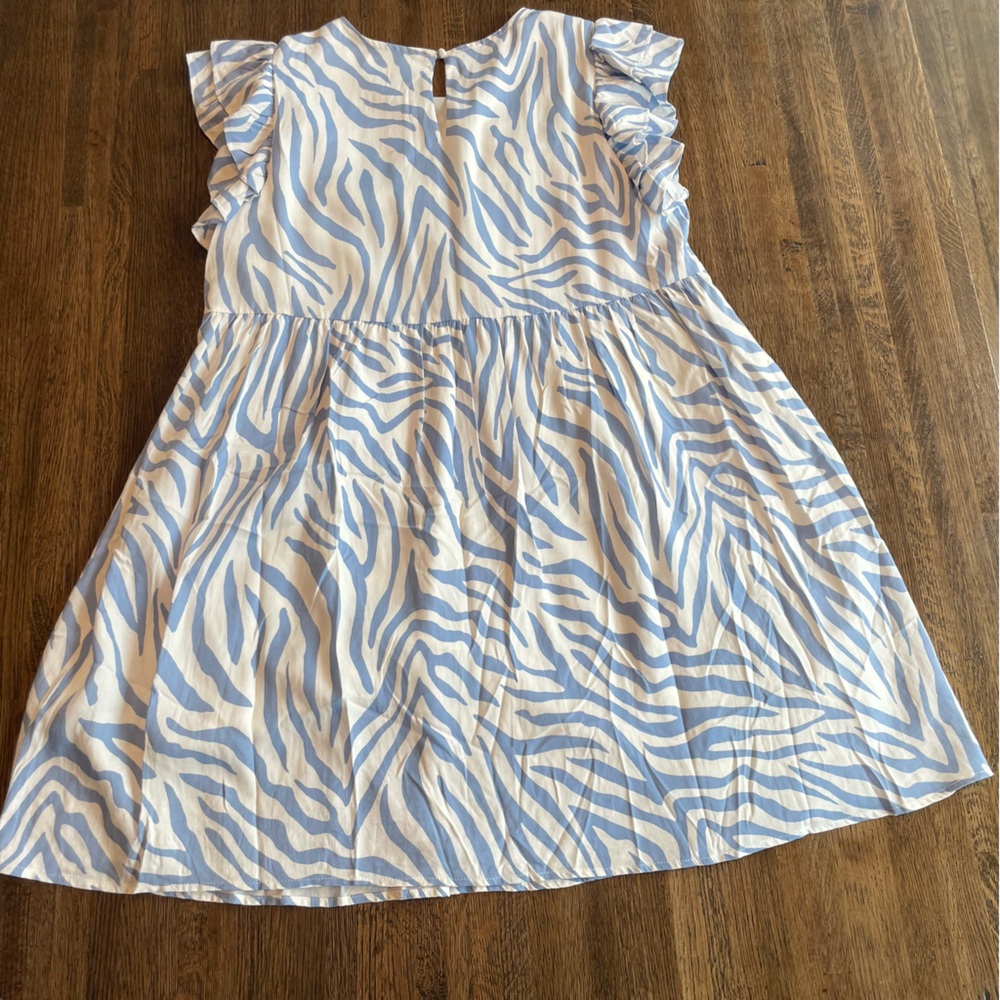 THML Blue and White Pattern Short Sleeve Dress Boho- Size M - Picture 2 of 9